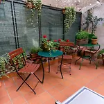 B&B S. Trinita 18 Suites & Rooms
